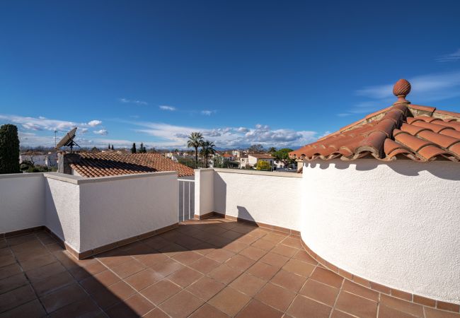 Villa in Empuriabrava - LV15 REQUEESENS