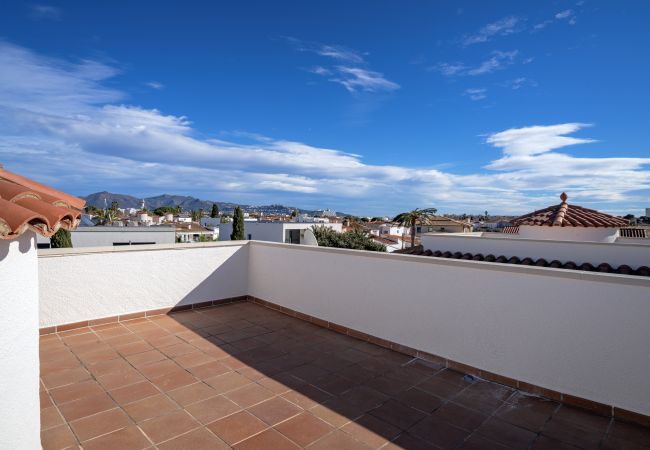 Villa in Empuriabrava - LV15 REQUEESENS