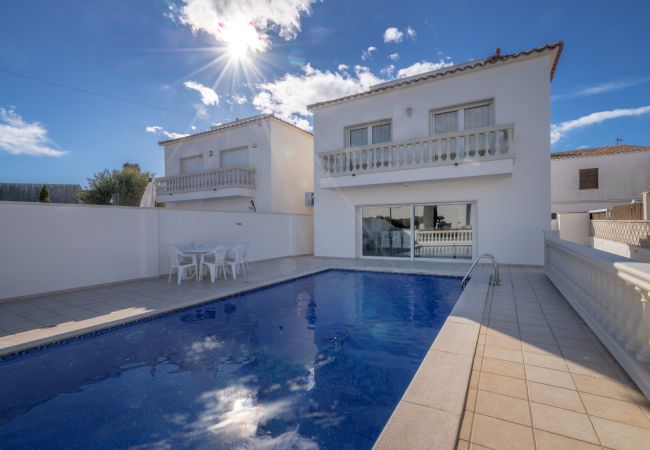 Villa in Empuriabrava - LV15 REQUEESENS