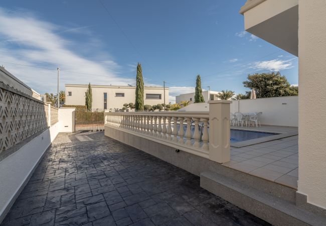 Villa in Empuriabrava - LV15 REQUEESENS