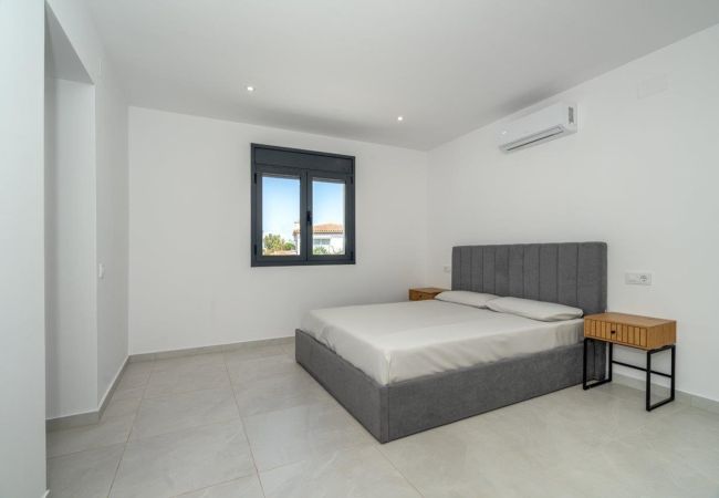 Villa in Empuriabrava - LV42 CARMENCO 67